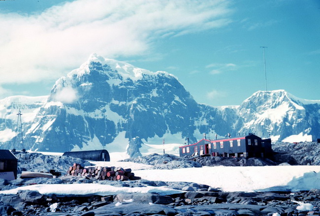 1280px-Port_Lockroy_1962