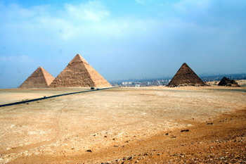 הפירמידות