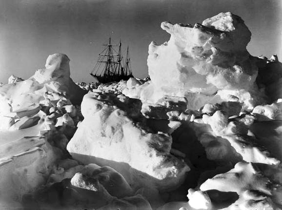 Endurance_trapped_in_pack_ice