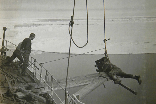Ponting filming as the Terra Nova breaks through
