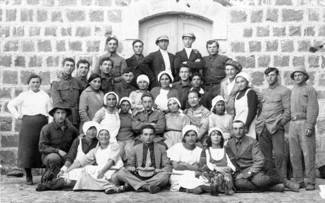  בחצר כנרת קבוצת השישים